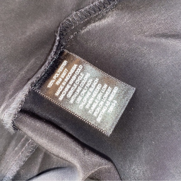 ⭐️ 5/$25 ⭐️ Worthington Sleeveless Blouse - Picture 6 of 7